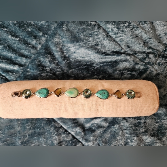 Chloe + Isabel Minaret Hammered Bracelet - Picture 2 of 2